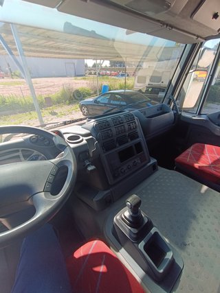 IVECO STRALIS 310 PAQUETERO