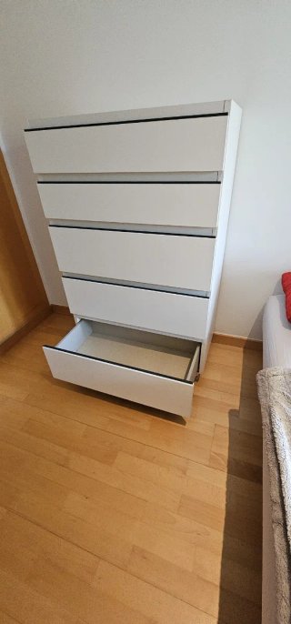 Cajonera blanca de madera