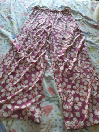 Pantalón fino verano estampado floral