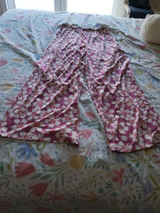Pantalón fino verano estampado floral