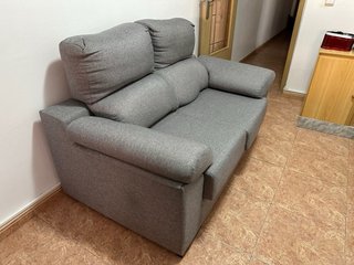 Sofá 2 plazas gris tela