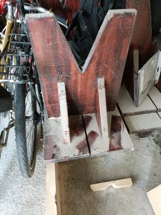 Bancos de madera rústicos