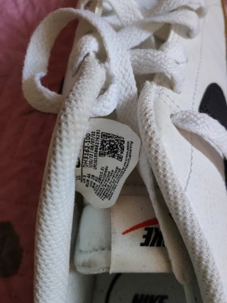 Zapatillas Nike Blancas y Doradas