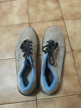 Zapatos de trabajo beige y azul