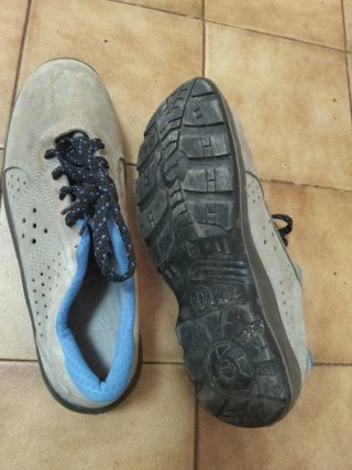 Zapatos de trabajo beige y azul