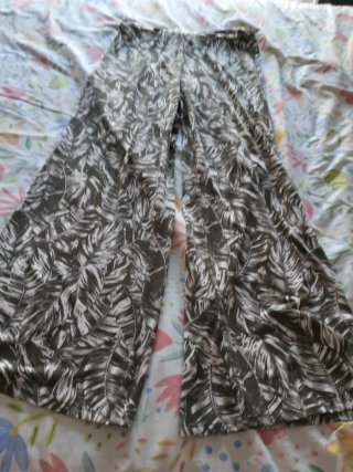 Pantalones finos verdes y blancos