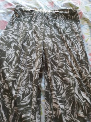 Pantalones finos verdes y blancos