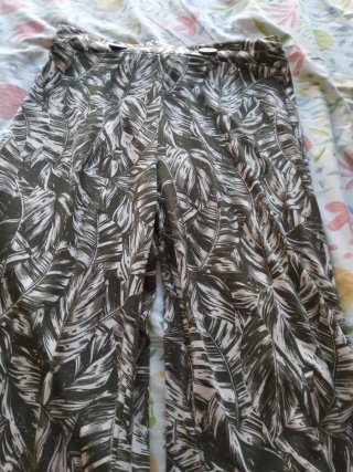 Pantalones finos verdes y blancos