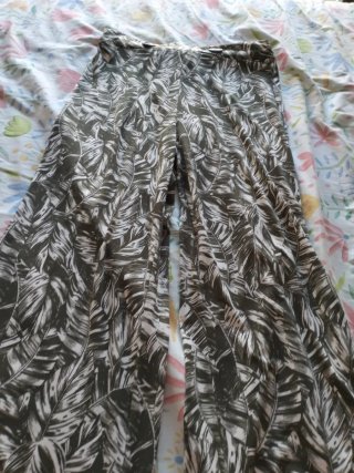 Pantalones finos verdes y blancos