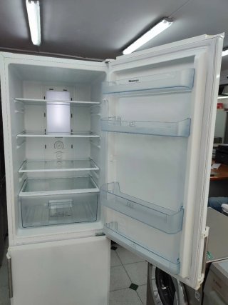 Nevera combi Hisense 185/60cm clase A+ con garantí