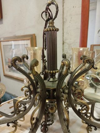 Lampadario in vetro e metallo dorato