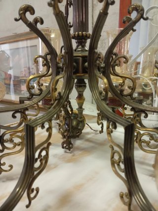 Lampadario in vetro e metallo dorato