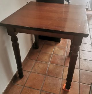 Mesa de madera rústica
