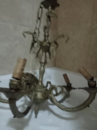 Lámpara de bronce antigua