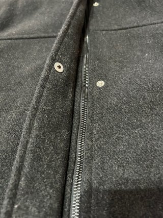 Parka con capucha negra mujer