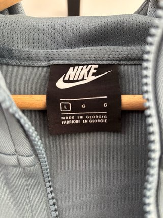Sudadera Nike con cremallera y capucha