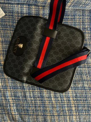 Riñonera Gucci Negra y Dorada