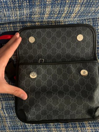 Riñonera Gucci Negra y Dorada