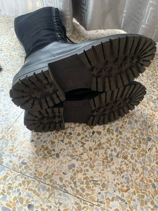 Botas altas negras con cordones