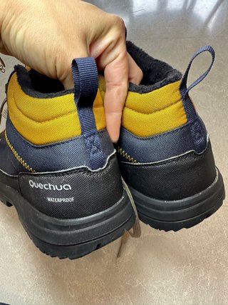 Botas de montaña azul y amarillo Talla 42.