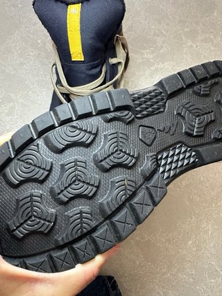 Botas de montaña azul y amarillo Talla 42.