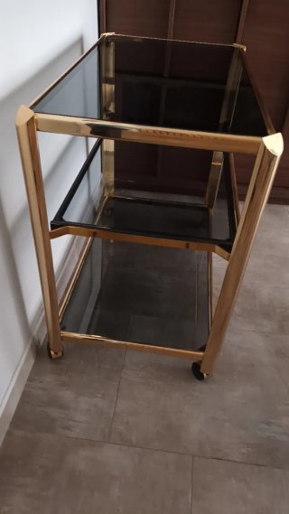 Mueble auxiliar de metal y cristal con ruedas