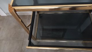 Mueble auxiliar de metal y cristal con ruedas