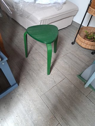 2 Taburetes de madera verdes