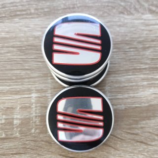 TAPABUJES SEAT 56mm NEGROS CON EMBLEMA PLATA ROJO