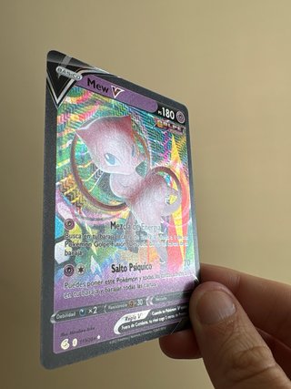 Carta Pokémon Mew V 113/264 Espada y Escudo