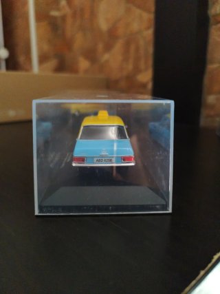 Coche a escala 1/43 Mercedes 200D 1975 (taxi)