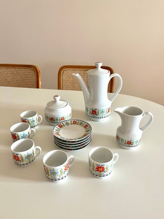 Juego de café de cerámica con flores