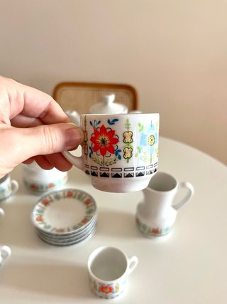 Juego de café de cerámica con flores