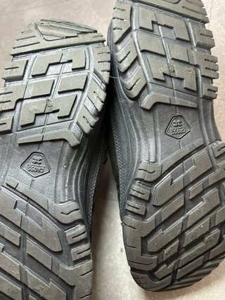 Botas de montaña negras Talla 42.