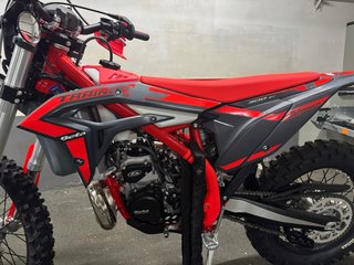 Moto enduro Beta Xtrainer 300 2025