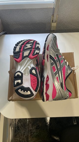 Zapatilla Asics Talla 44 Rosa y Plata