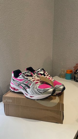 Zapatilla Asics Talla 44 Rosa y Plata