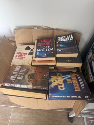 Caja 50 libros aprox .