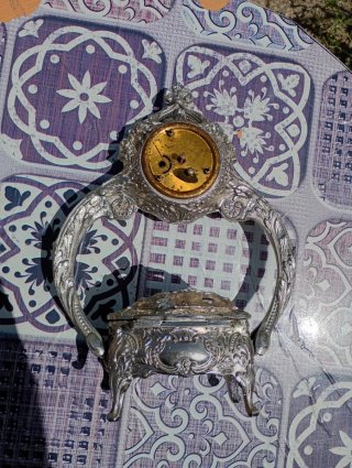 Orologio da scrivania con portagioie