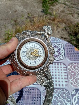 Orologio da scrivania con portagioie
