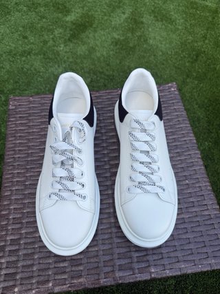 Sneakers Alexander McQueen Bianche e Nere