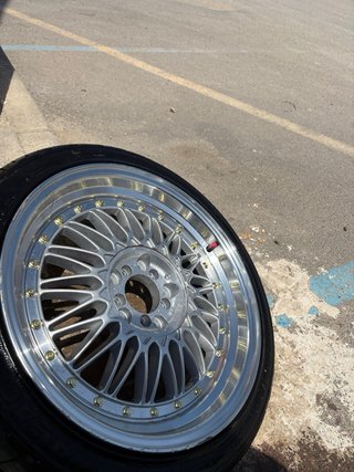 Llantas Japan Racing R18 con centradores