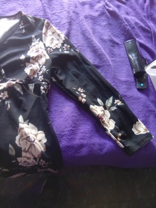 Vestido cruzado estampado floral negro