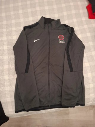 Lote 11 Sudadera Nike. Track jacket.