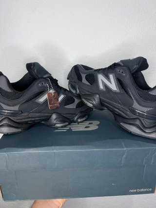 New Balance 9060 Negro/Gris