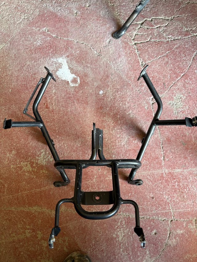 Araña Benelli TRK 502 soporte frontal