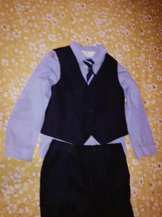 Traje de niño azul y negro 5-6