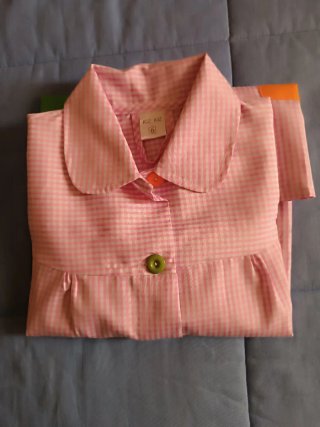 Bata escolar rosa cuadros con osito