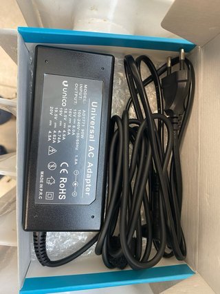 Caricatore Universale PC 90W NUOVO con adattatori