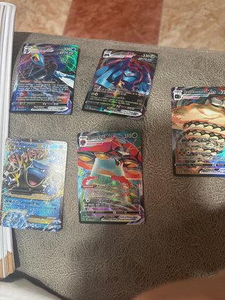 Cartas Pokémon VMAX y V - Colección Variada